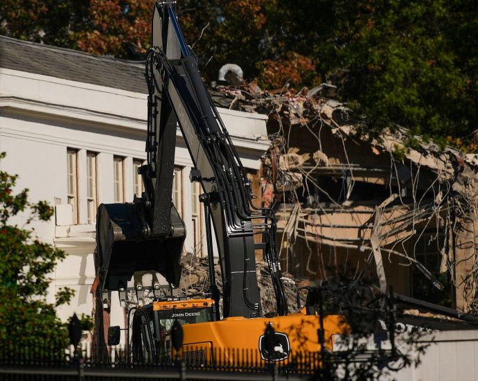 demolition-at-the-white-house-east-wing-begins-without-key-approval:-report