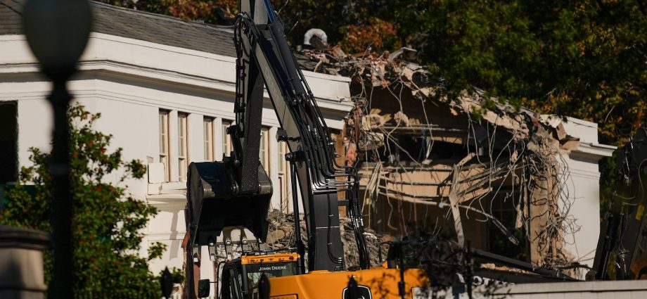 demolition-at-the-white-house-east-wing-begins-without-key-approval:-report