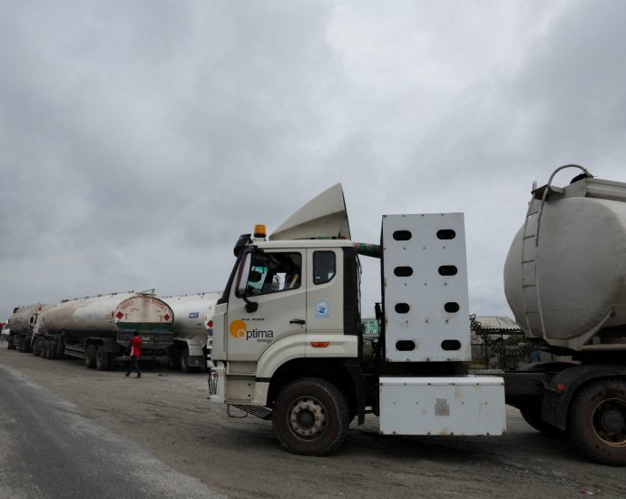 nigerian-fuel-tanker-explosion-kills-35,-road-safety-agency-says