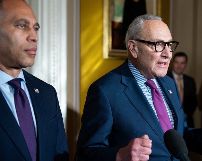 democrats-emboldened-after-‘no-kings’-protests-as-government-shutdown-drags-on