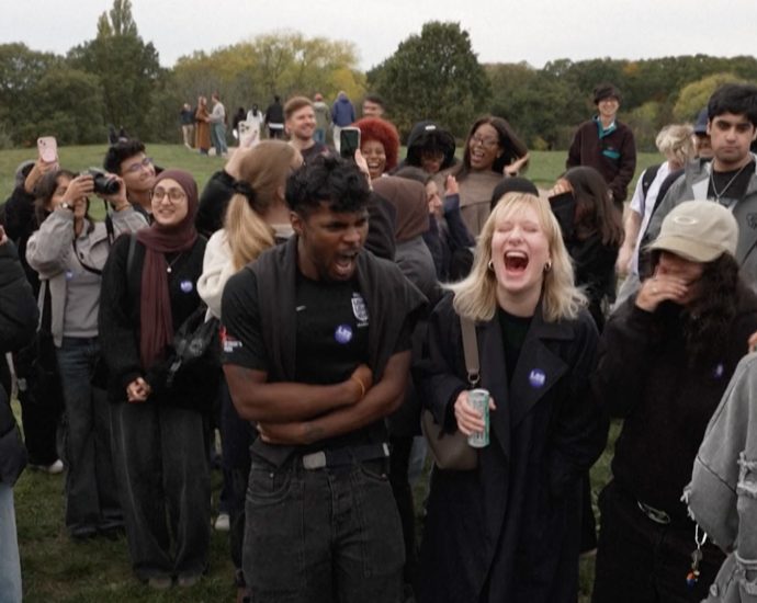 video:-londoners-join-viral-‘scream-squad’-to-let-off-steam