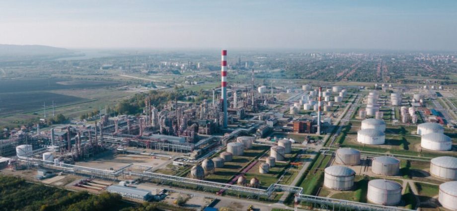 fire-and-fallout:-what-hungary’s-refinery-disaster-reveals-about-central-europe’s-energy-dependence