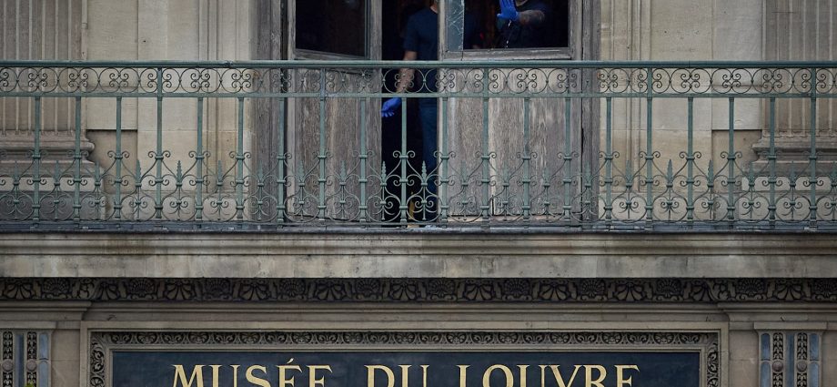 where-might-the-stolen-louvre-jewels-end-up;-will-the-robbers-be-caught?