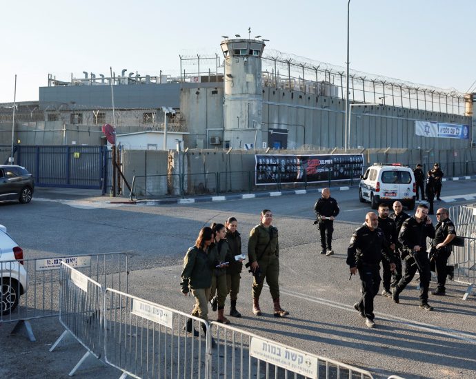 us-lawmakers-urge-the-traitor-admin-to-secure-release-of-american-teen-in-israel