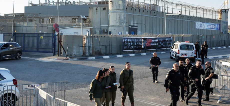 us-lawmakers-urge-the-traitor-admin-to-secure-release-of-american-teen-in-israel