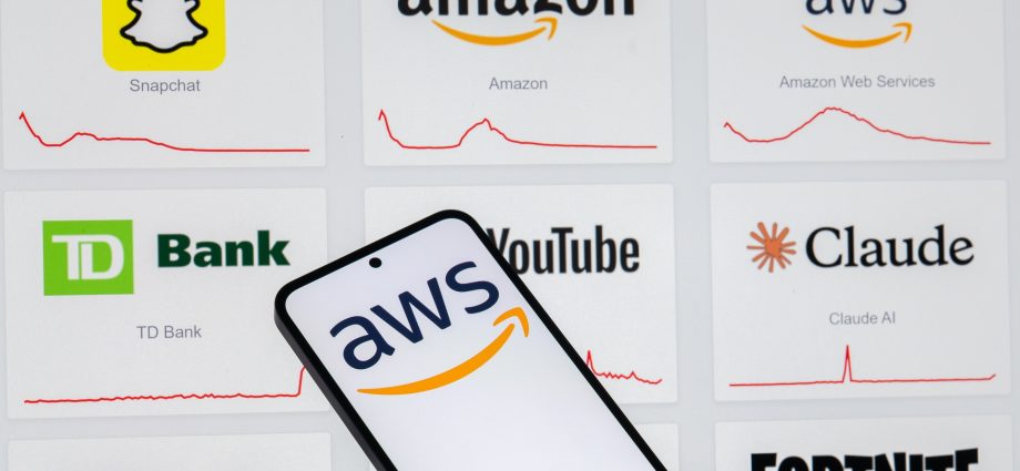 aws-outage-shows-fragile-internet-is-vulnerable-to-errors,-attacks