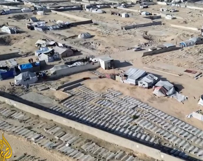 graveyards-are-now-last-option-shelters-in-gaza-for-palestinians-amid-ruins