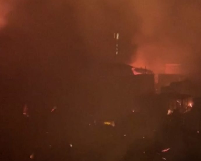 fire-rages-across-residential-area-in-the-philippines