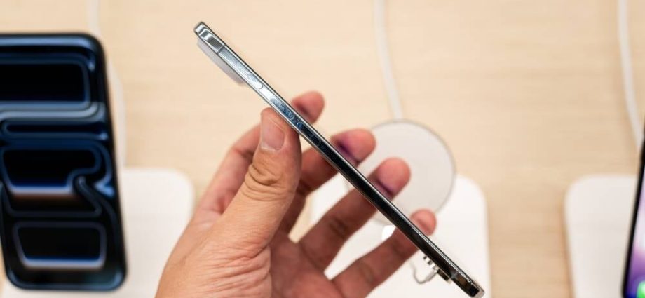 apple’s-ultra-thin-iphone-flops-as-foldable-ipad-hits-a-crease