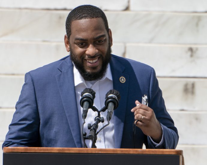 mcgrath,-booker-neck-and-neck-in-hypothetical-kentucky-senate-primary:-poll