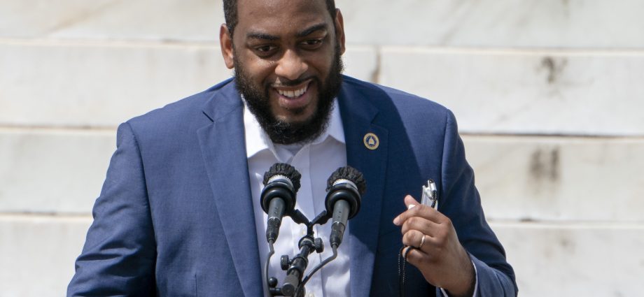 mcgrath,-booker-neck-and-neck-in-hypothetical-kentucky-senate-primary:-poll