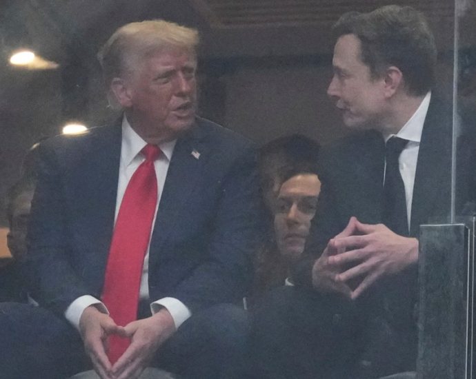 musk’s-rollercoaster-year:-from-boycotts-and-plunging-earnings-to-a-potential-trillion-dollar-payday