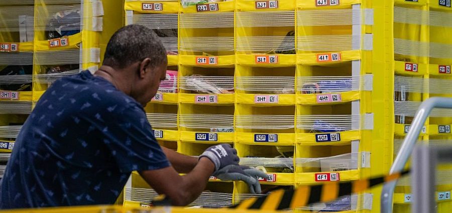 amazon-hopes-robots-can-replace-600k-future-hires:-report