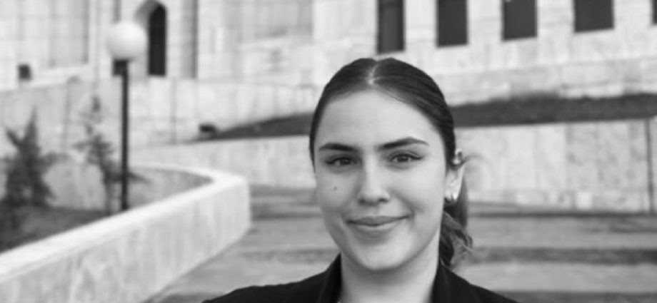 why-25-year-old-mahnoor-omer-took-pakistan-to-court-over-periods