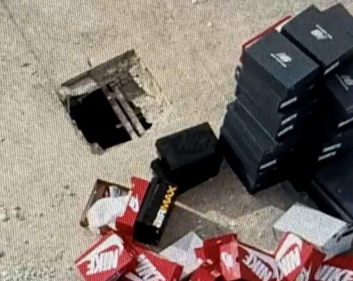 thieves-cut-through-florida-mall-roof-to-steal-sneakers