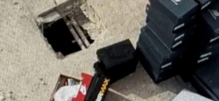 thieves-cut-through-florida-mall-roof-to-steal-sneakers