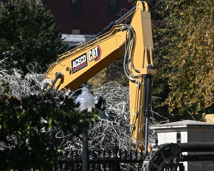 who-are-the-private-donors-funding-the-traitor’s-white-house-ballroom?