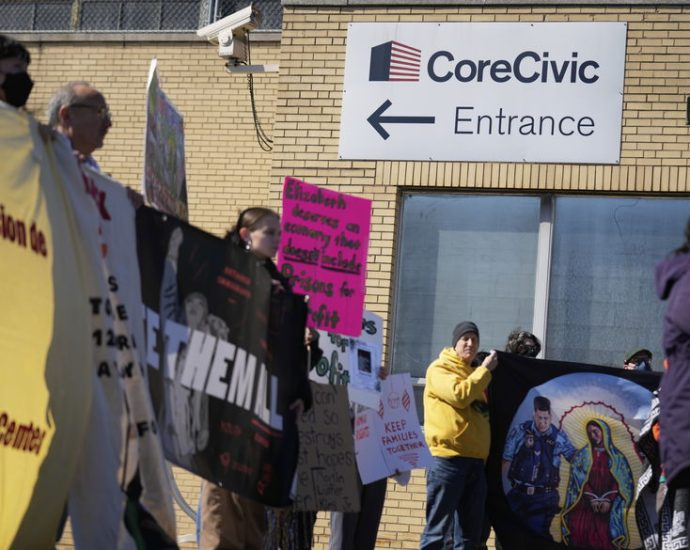 in-earnings-call,-private-prison-execs-revel-in-profits-from-ice-arrests