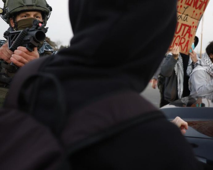 federal-immigration-enforcement-surge-is-now-paused-in-east-bay-too,-oakland-mayor-says