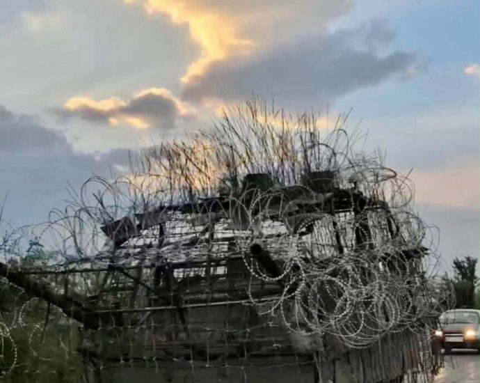 russia’s-“turtle-tanks”-are-back-—-and-they’re-built-to-bleed-drones-dry