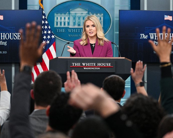 the-traitor-and-leavitt-watch-with-glee-as-the-press-is-crumbling