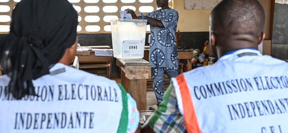 ivory-coast-votes-in-key-election-that-may-extend-longtime-leader’s-rule