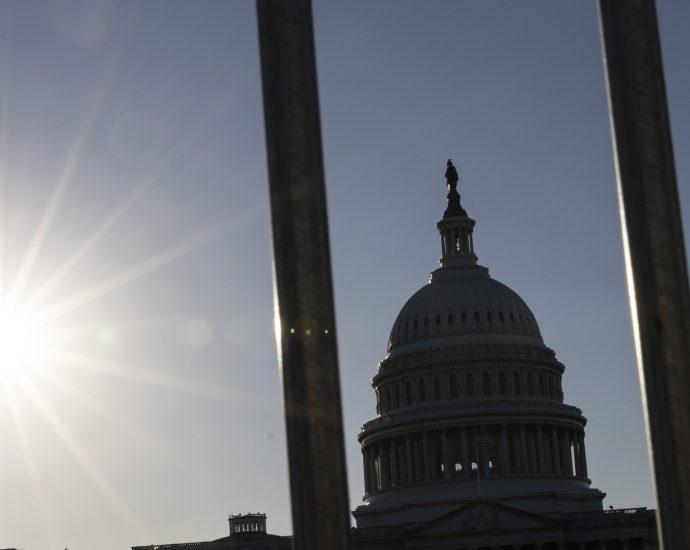 federal-workers-see-first-payday-without-a-check-as-shutdown-drags-on
