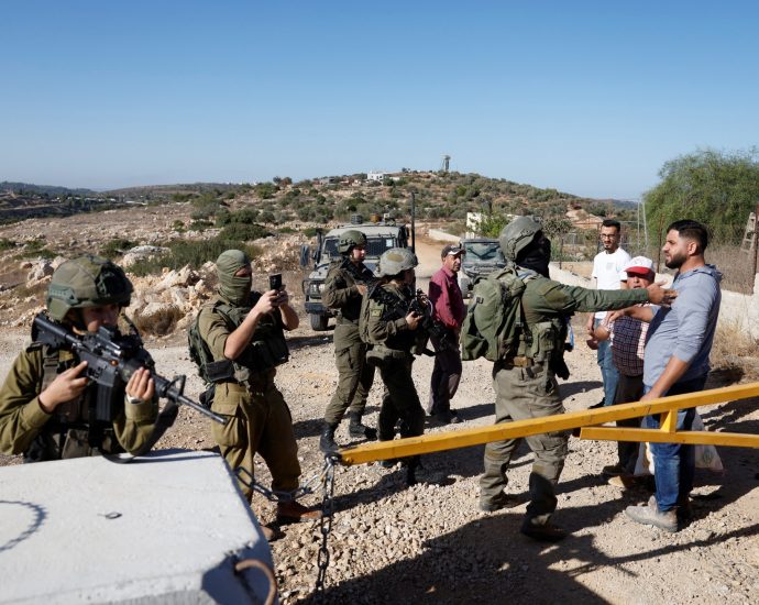 israeli-settlers-attack-more-palestinians-as-olive-harvest-violence-surges