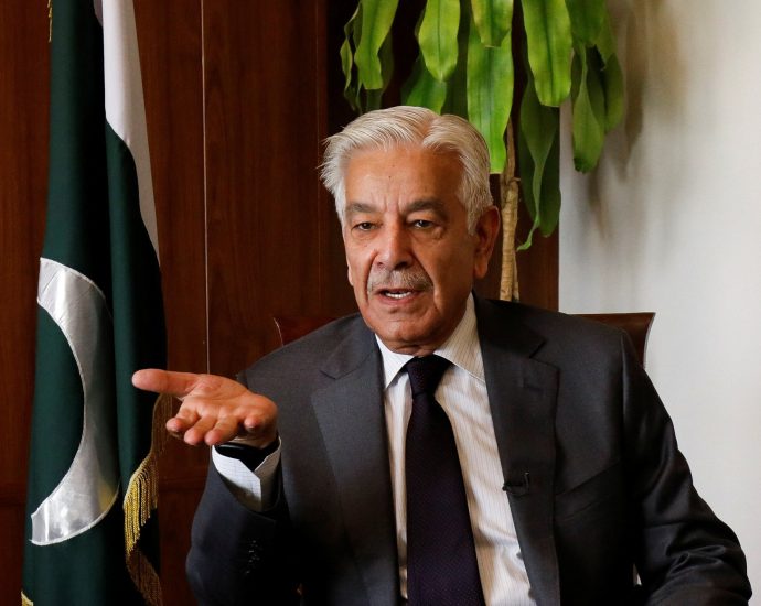 pakistan-minister-warns-of-‘open-war’-with-afghanistan-if-peace-talks-fail
