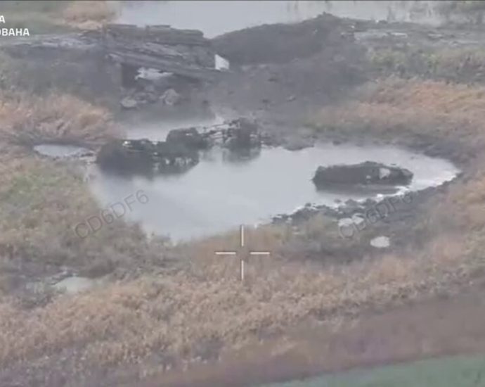 mini-bilohorivka-moment-as-six-russian-vehicles-sink-during-failed-river-push-in-donetsk-oblast-today-(video)