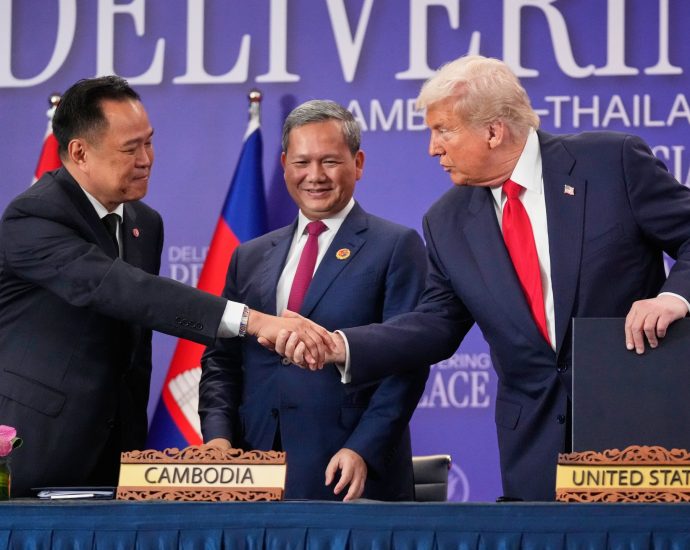 the-traitor-jointly-signs-thailand-cambodia-ceasefire-agreement-at-asean-summit