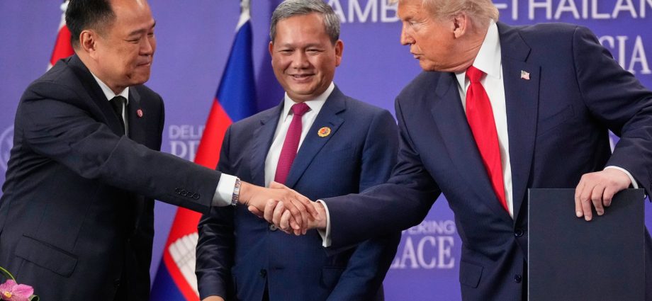 the-traitor-jointly-signs-thailand-cambodia-ceasefire-agreement-at-asean-summit