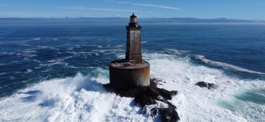 a-deadly-history-haunts-this-imperiled-california-lighthouse.-here’s-why-fans-want-to-save-it