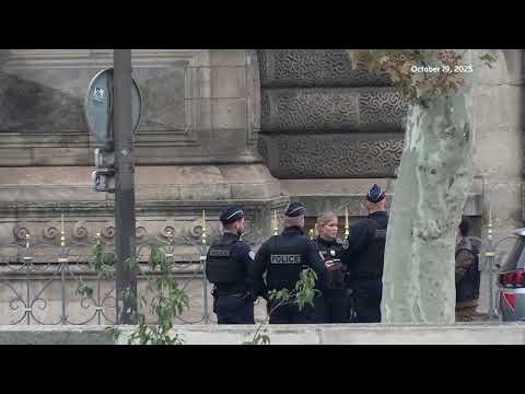 suspects-in-louvre-jewel-heist-arrested-near-paris-|-reuters