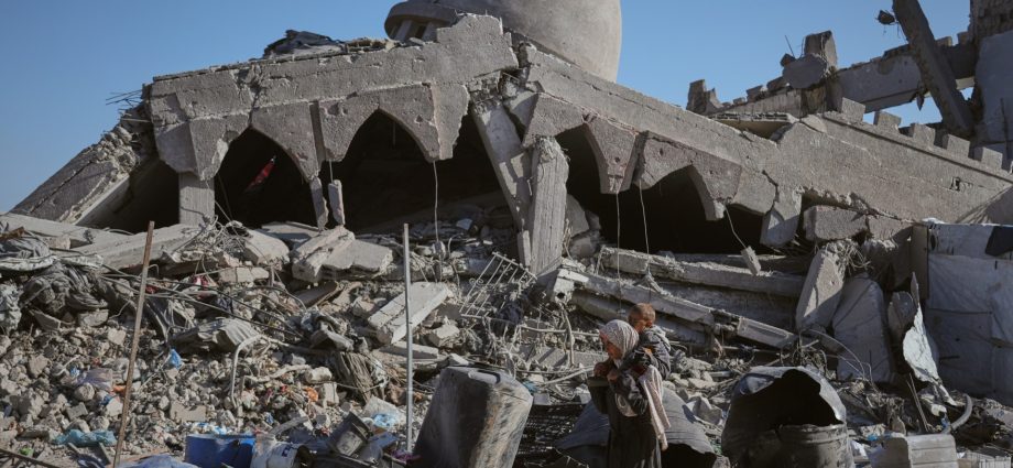 unexploded-israeli-bombs-threaten-lives-as-gaza-clears-debris,-finds-bodies