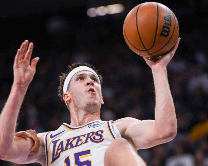 austin-reaves-scores-career-high-points-as-lakers-outlast-kings-in-nba