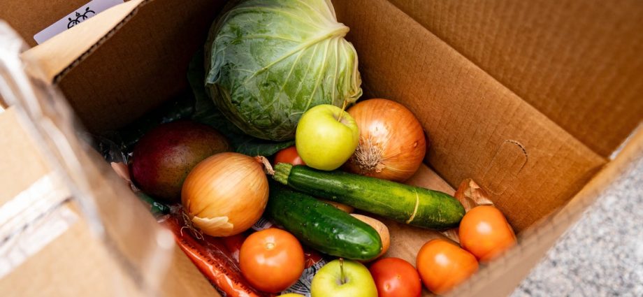 us.-food-banks-brace-for-surge-as-shutdown-threatens-benefits