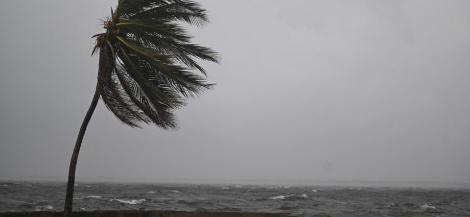hurricane-melissa-threatens-catastrophic-flooding-in-jamaica,-haiti-and-cuba