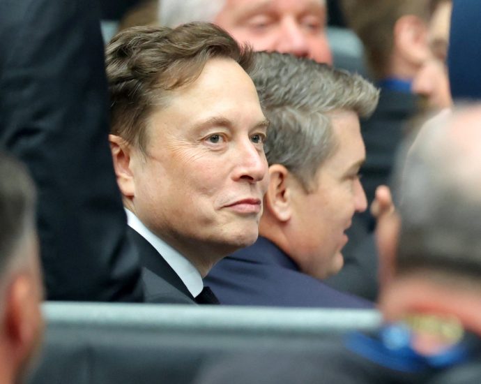 tesla-chair-warns-musk-may-quit-if-trillion-dollar-pay-deal-is-rejected