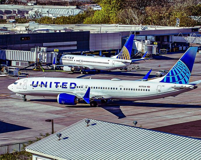 nearly-7-hours:-united-airlines-begins-its-new-longest-international-boeing-737-max-flights-from-denver