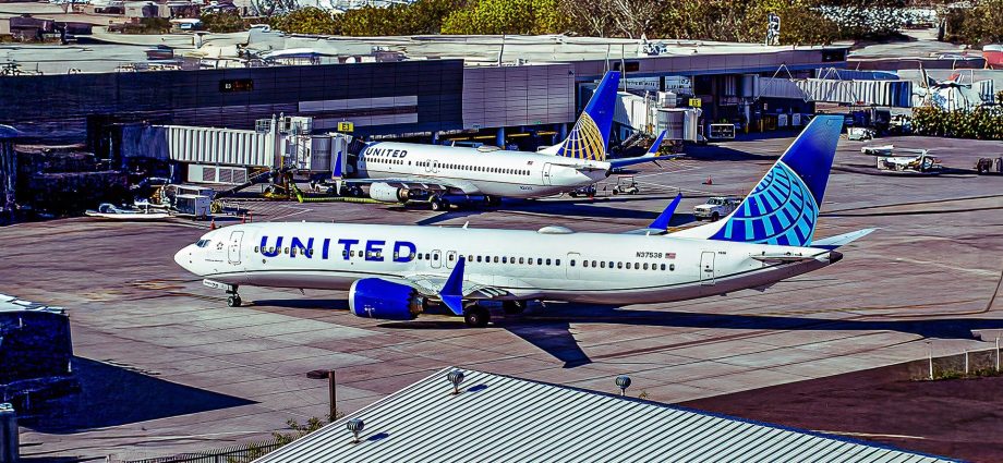 nearly-7-hours:-united-airlines-begins-its-new-longest-international-boeing-737-max-flights-from-denver