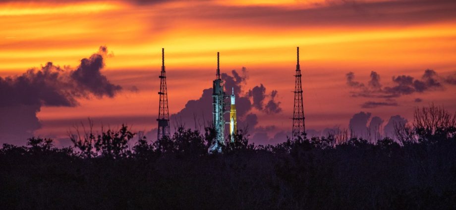 NASA’s Bet on SpaceX’s Starship May Give Moon Race to China