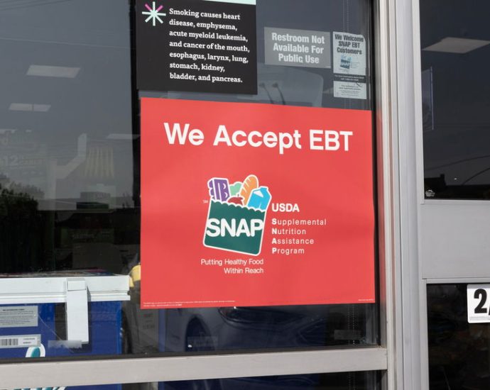 in-about-face,-usda-declines-to-shuffle-funds-to-extend-snap-during-shutdown