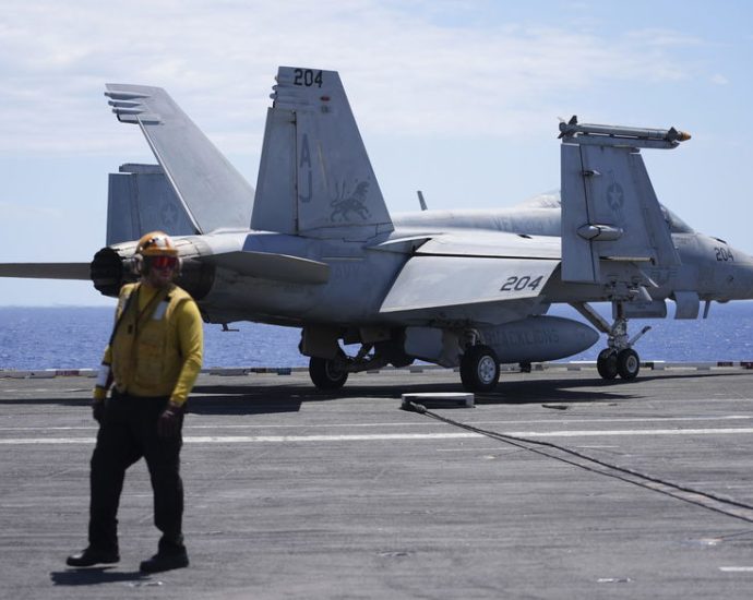 us-deploys-aircraft-carrier-to-the-caribbean