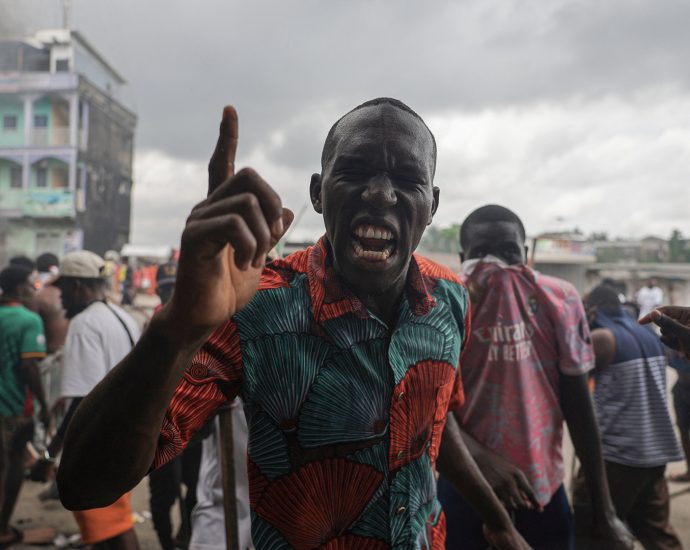 4-dead-in-election-related-clashes-as-cameroon’s-biya-wins-eighth-term