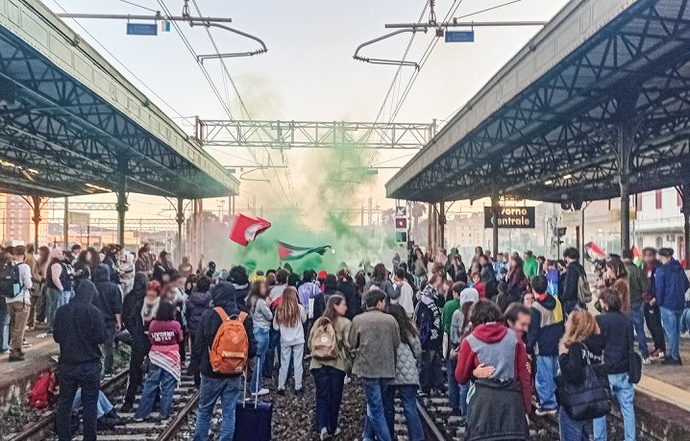 how-a-mass-movement-on-the-italian-coast-disrupted-the-israeli-supply-chain