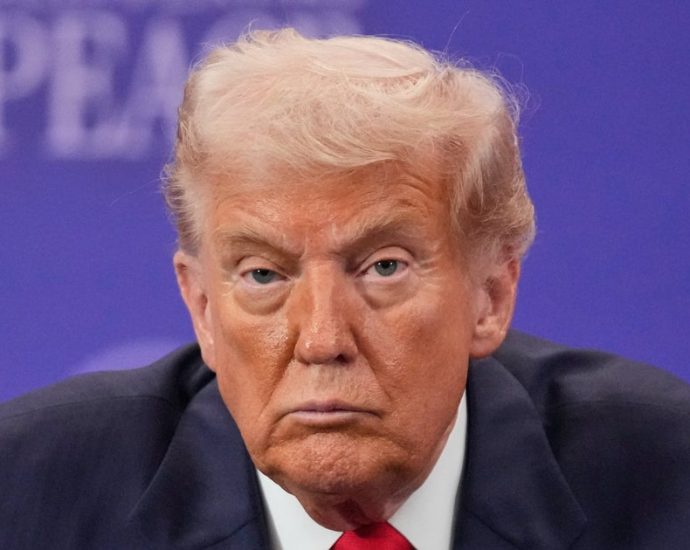 hhs-employees-now-being-measured-by-loyalty-to-the-traitor’s-policies