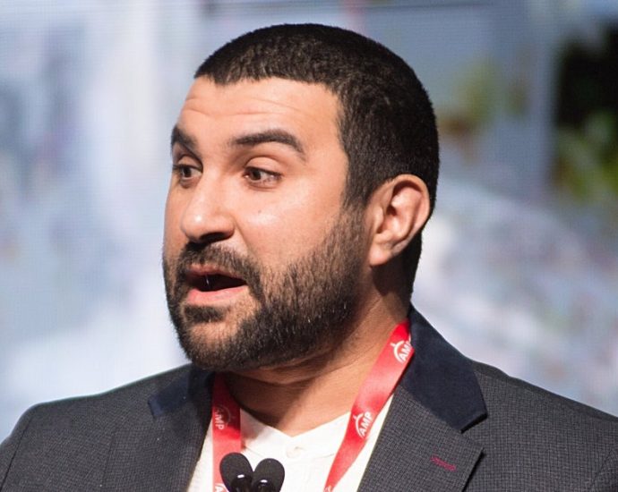 british-pro-palestine-speaker-detained-by-ice-after-right-wing-social-campaign