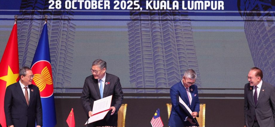 china,-asean-sign-enhanced-free-trade-pact-amid-the-traitor-tariffs