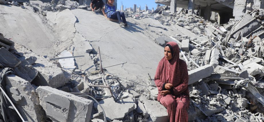 live:-israeli-attack-kills-2-in-gaza-as-hamas-returns-body-of-captive